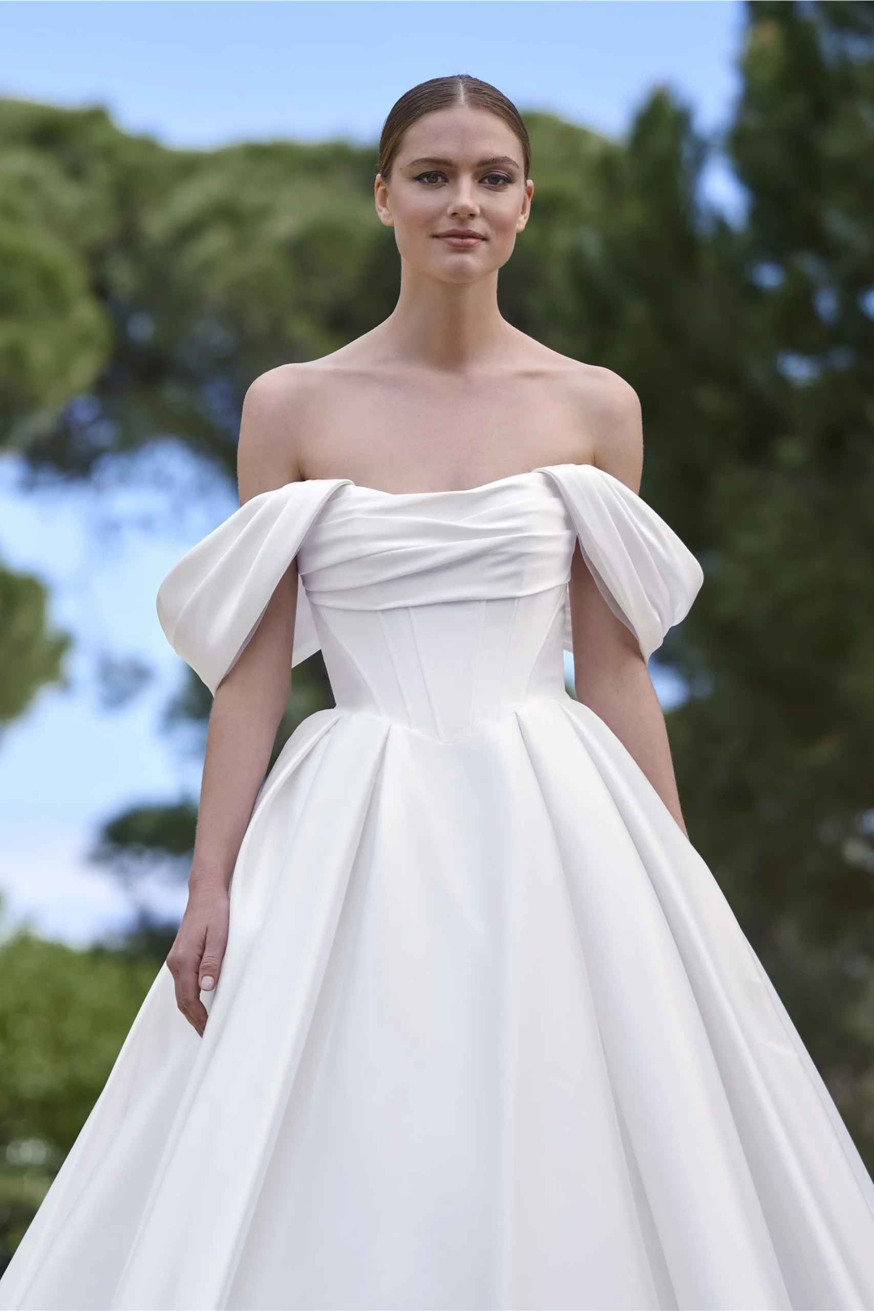 3 Coris by Pronovias